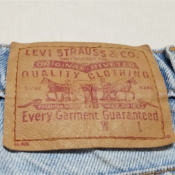 VINTAGE Levi's High Rise Wedgie Light Wash Shorts - Picture 11 of 14